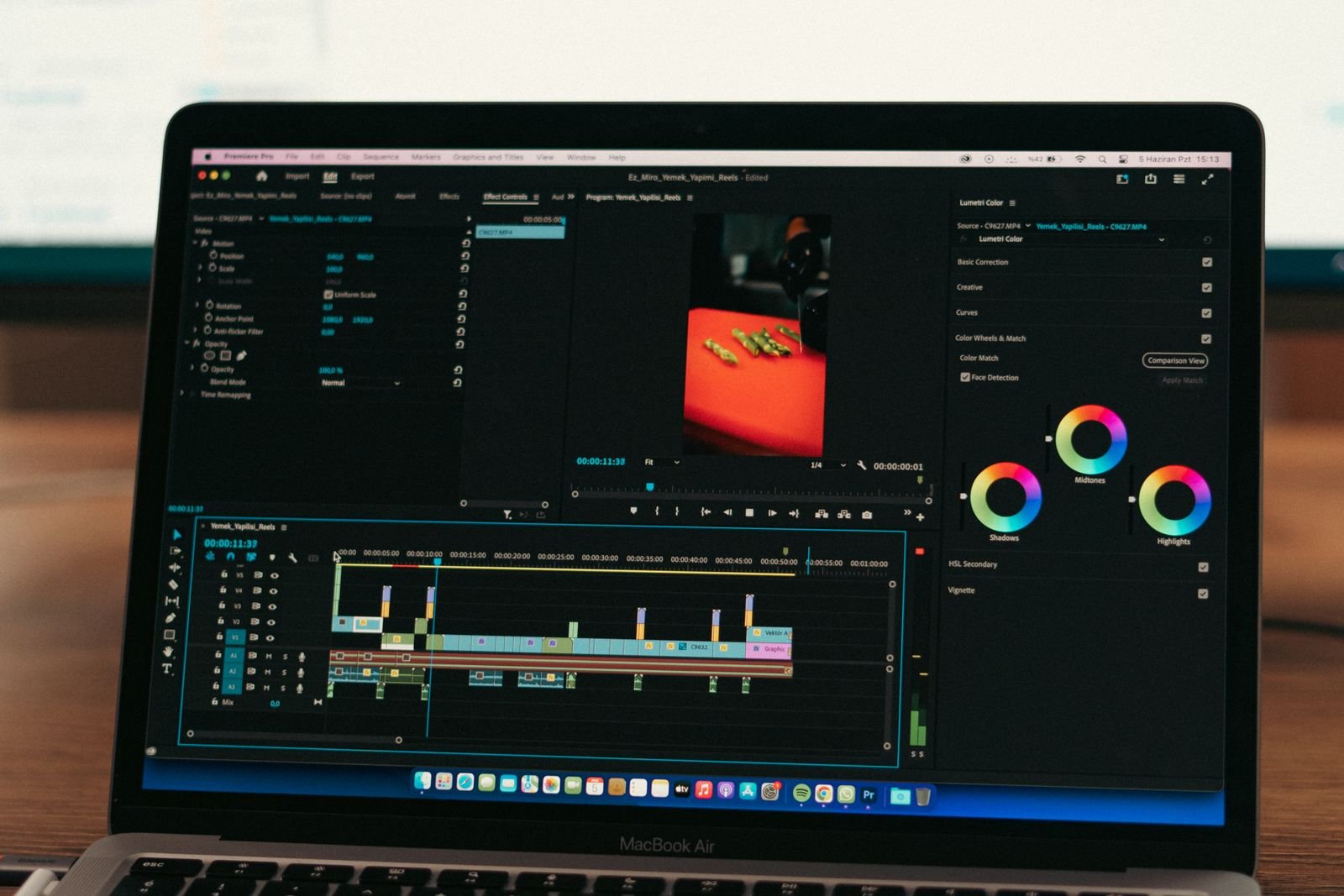 Editing a video on a Mac laptop with free editing software, no watermark on the export